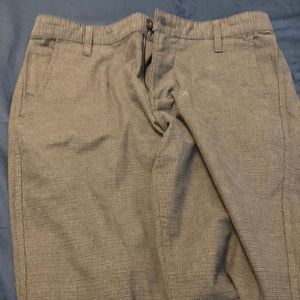Dockers gray looking houndstooth pattern khaki pants. 32x32